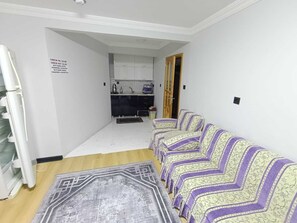 Family Apartment, Lake View | Private kitchen | Fridge, oven, cookware/dishes/utensils - Granoglu Apart (Trabzon)