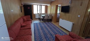 Family Apartment, 2 Bedrooms, 2 Bathrooms, Lake View | Iron/ironing board, free WiFi - Granoglu Apart (Trabzon)