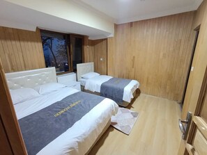 Family Apartment, 2 Bedrooms, 2 Bathrooms, Lake View | Iron/ironing board, free WiFi - Granoglu Apart (Trabzon)