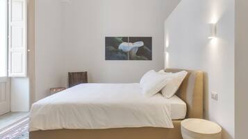 Premium bedding, down comforters, in-room safe, WiFi (free)
