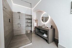 Junior-Zimmer | Badezimmer | Haartrockner, Bademäntel, Bidet, Handtücher