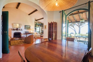 Dining - Il Pogetto: Elegant Villa with amazing view (Cala Moresca)