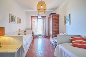 6 bedrooms, iron/ironing board, WiFi, bed sheets - Il Pogetto: Elegant Villa with amazing view (Cala Moresca)