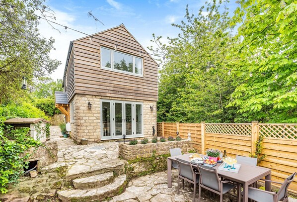 Cottage | Outdoor dining - Honeypot Cottage (Bridport)