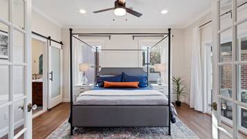 4 habitaciones, tabla de planchar con plancha y cuna de viaje