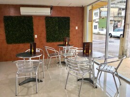 Se sirven almuerzos, cenas y brunches