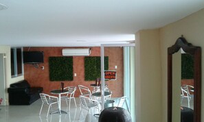 Se sirven almuerzos, cenas y brunches