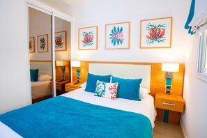 2 عدّة غرف نوم وخزنة داخل الغرفة ومكتب ومساحة عمل للكمبيوتر المحمول