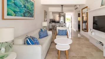 Apartment | Living area | 45-inch Smart TV with cable channels, TV