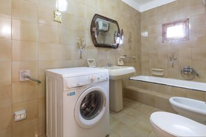 Villa | Bathroom