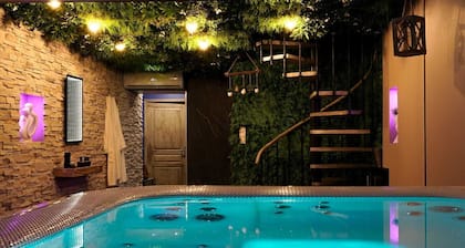 Romantic suite with private Jacuzzi