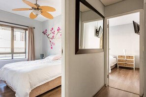 Apartment | 3 bedrooms, iron/ironing board, free WiFi, bed sheets - 3-bed, Sleeps 6, Free Parking (Cape Town)