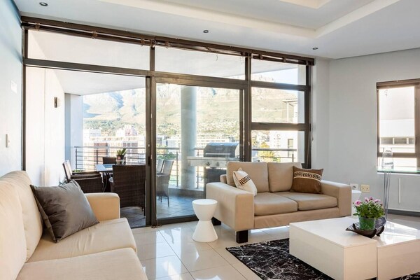 3-bed, Sleeps 6, Free Parking - Cape Town