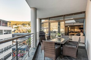 Apartment | Outdoor dining - 3-bed, Sleeps 6, Free Parking (Cape Town)