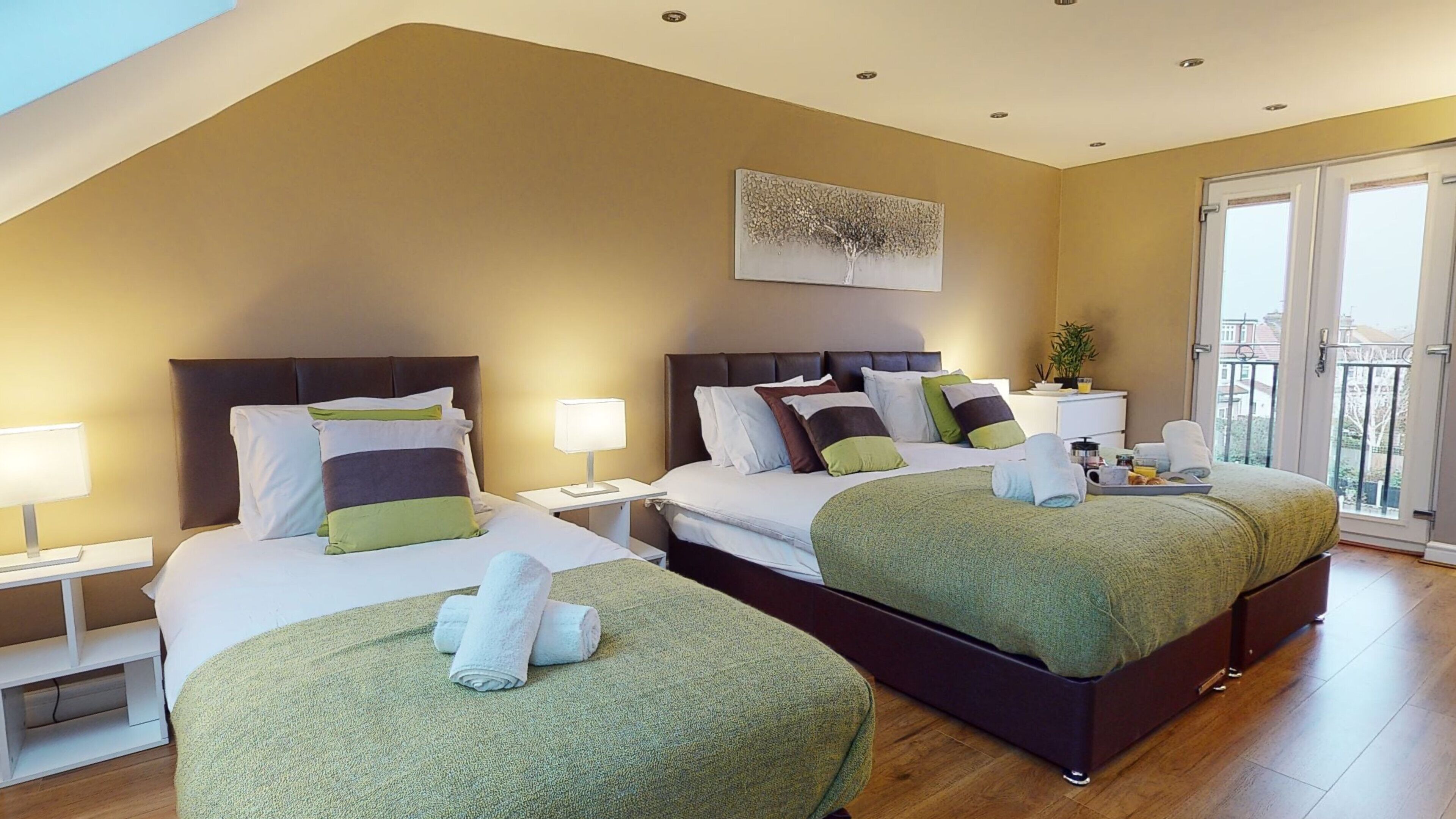 House | 5 bedrooms, iron/ironing board, free WiFi, bed sheets