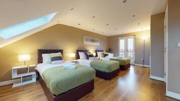 House | 5 bedrooms, iron/ironing board, free WiFi, bed sheets