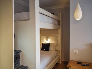 3 bedrooms, free WiFi, bed sheets