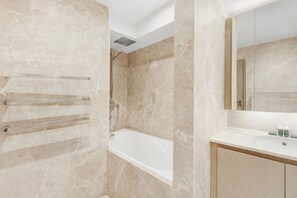 Shower, hair dryer, towels - Maddox Street - 2 bed (London)