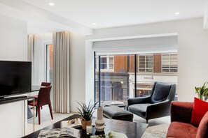 TV - Maddox Street - 2 bed (London)