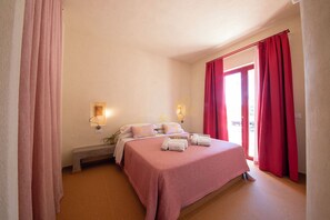 2 makuuhuonetta, silitysrauta/-lauta, ilmainen Wi-Fi, vuodevaatteet