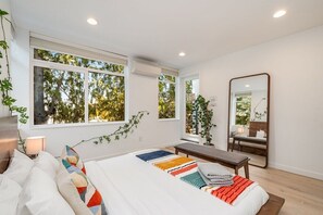 2 bedrooms, iron/ironing board, free WiFi, bed sheets