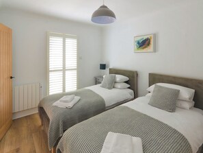 2 bedrooms, WiFi (free), bed sheets