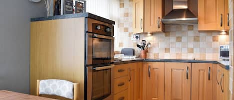 Batterie de cuisine, vaisselle et ustensiles
