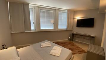 Deluxe Double Room | Minibar, in-room safe, desk, blackout curtains