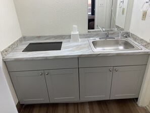 Full-size fridge, microwave, stovetop