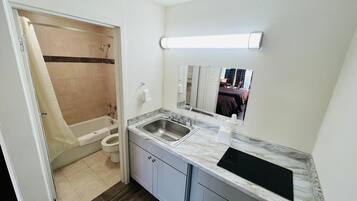 Full-sized fridge, microwave, stovetop