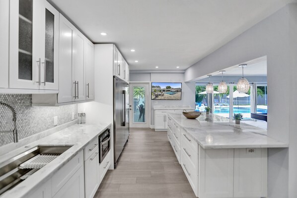 Private kitchen - Resort Villa Compound 7BR 2 Houses In One HTD Pool (Pompano Beach)