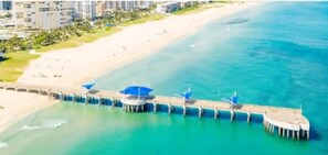 Beach - Resort Villa Compound 7BR 2 Houses In One HTD Pool (Pompano Beach)