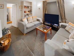 Fireplace - 2 bedroom accommodation in Alford (Alford)