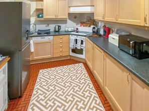 Dishwasher, freezer - 2 bedroom accommodation in Alford (Alford)