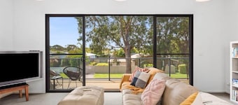 Coastal Oasis: Barwon Heads Pet-Friendly Getaway