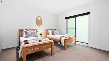 4 bedrooms, desk, WiFi, bed sheets