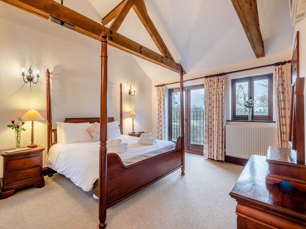 4 bedrooms, free WiFi, bed sheets