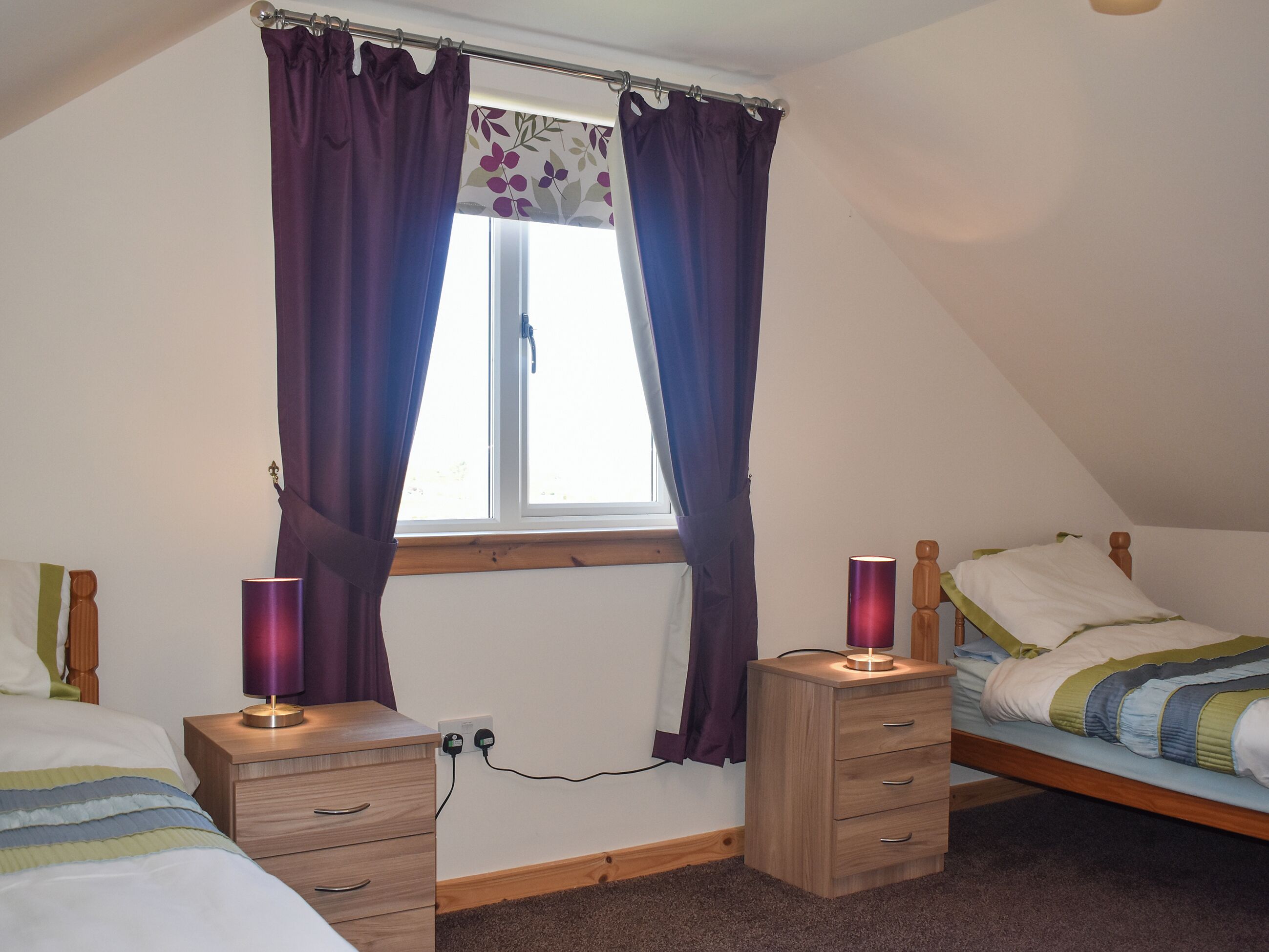 4 makuuhuonetta, ilmainen Wi-Fi, vuodevaatteet