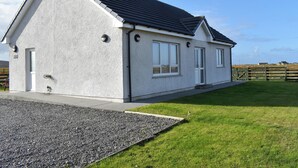 Exterior - Lochboisdale Cottage (Lochboisdale)