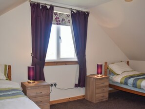 4 bedrooms, free WiFi, bed sheets - Lochboisdale Cottage (Lochboisdale)