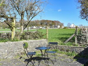 Outdoor dining - 2 bedroom accommodation in Levens, near Kendal (Levens, near Kendal)
