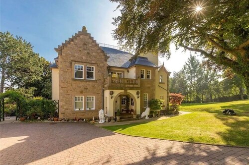 Superb 5 bedroom Mansion 20mins from City Centre..