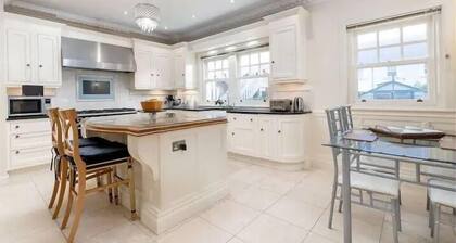 Superb 5 bedroom Mansion 20mins from City Centre..