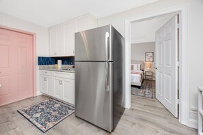 1 habitación, tabla de planchar con plancha, cuna de viaje y wifi 