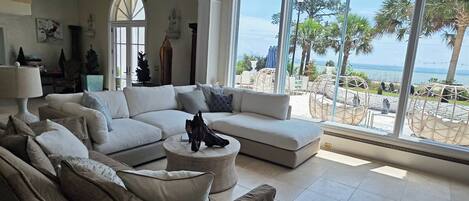 Smart TV, chimenea y impresora