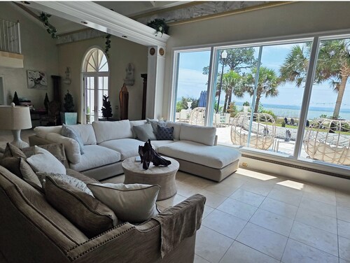 Eden House Mansion on 400 ft of Bay Frontage -20min Destin beaches, 4 acres pool