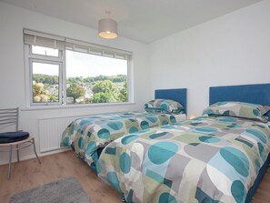 2 多间卧室、免费 WiFi、床单