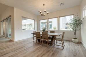 Dining - Avery: Bright & Spacious Family Getaway (Hurricane)