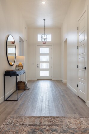 Interior - Avery: Bright & Spacious Family Getaway (Hurricane)