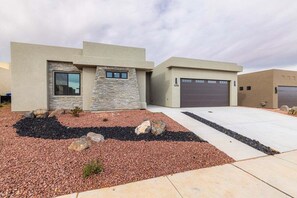 Exterior - Avery: Resort Access + Golf + Sand Dunes (Hurricane)